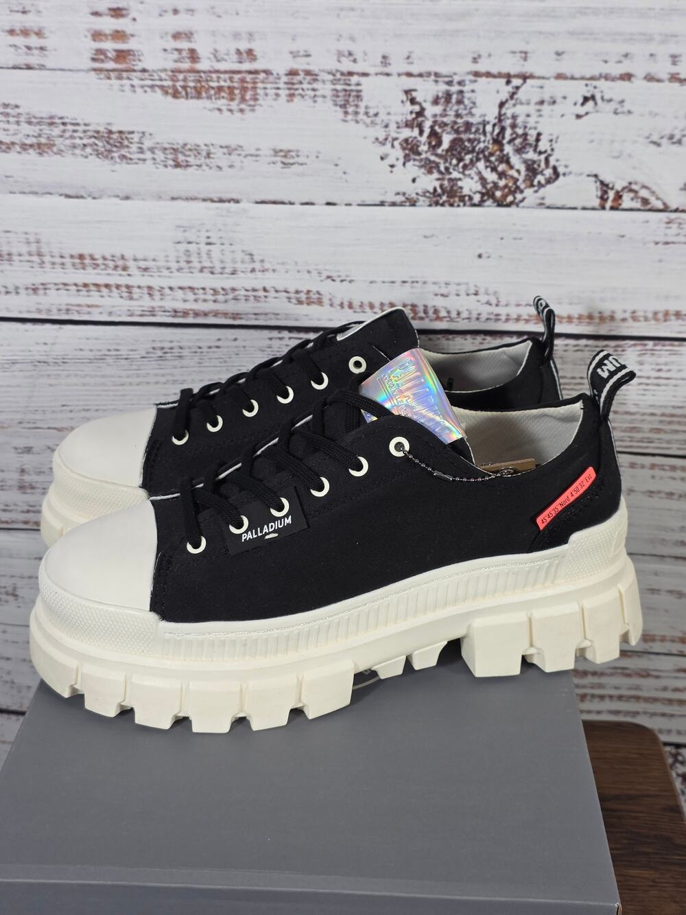 Palladium Revolt LO TX Black White Womens Platform Shoes womens size 10 NIB
